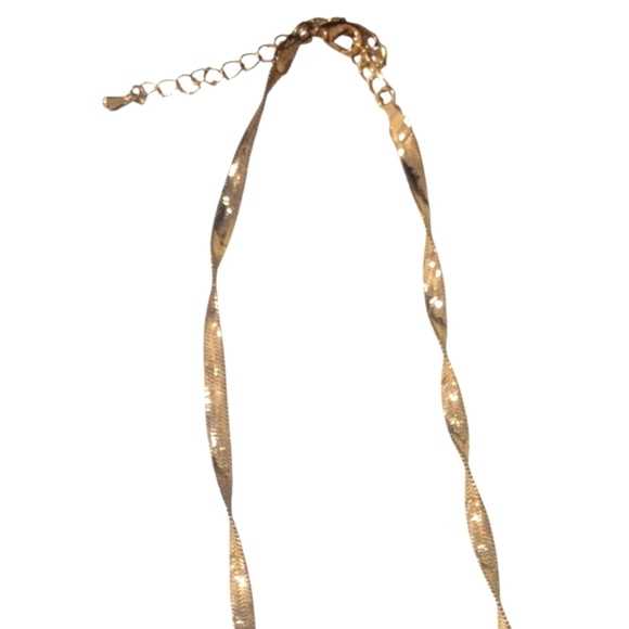 Elegant Gold-Tone Twisted Necklace - Picture 2 of 2
